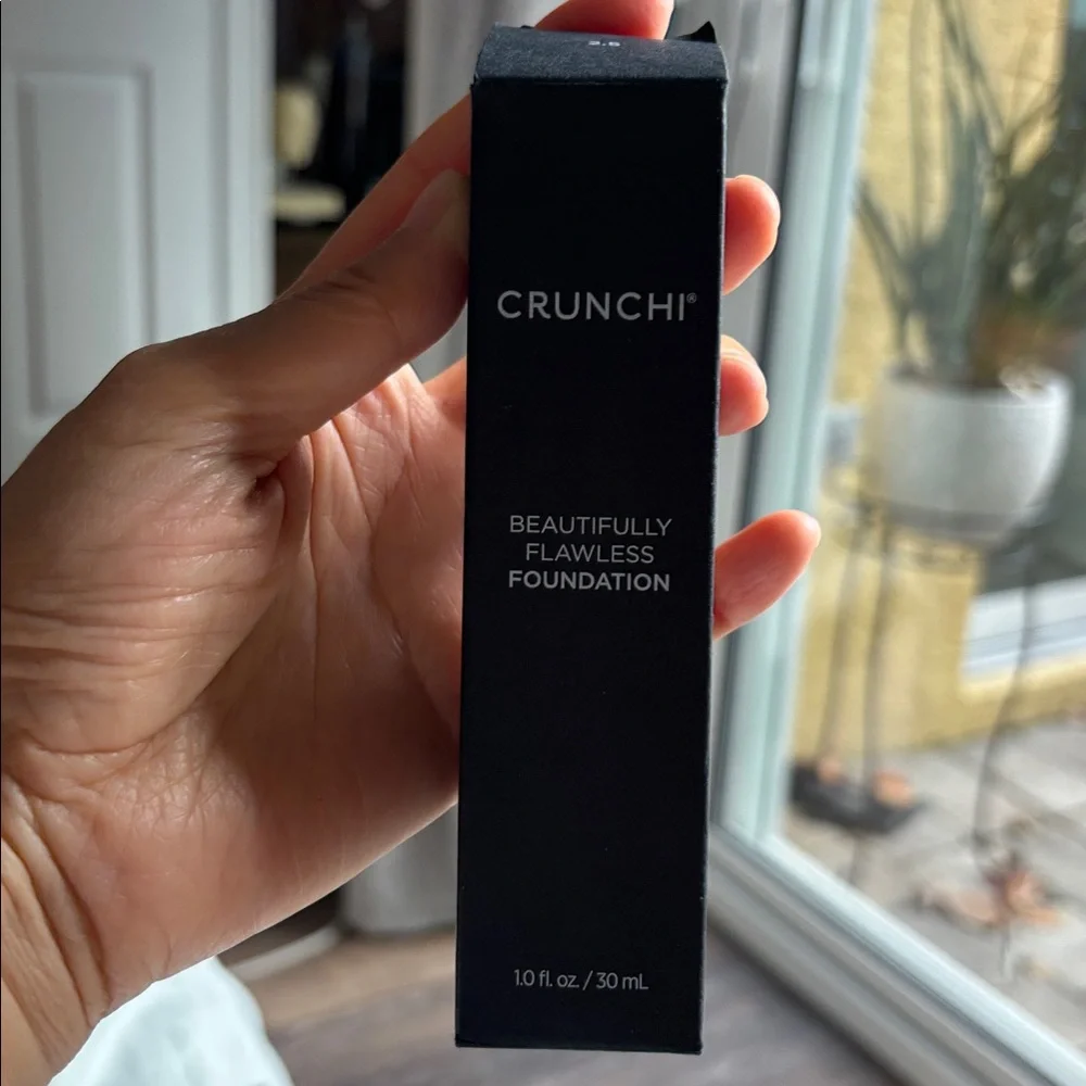 Crunchi beautifully flawless foundation - Picture 2 of 5